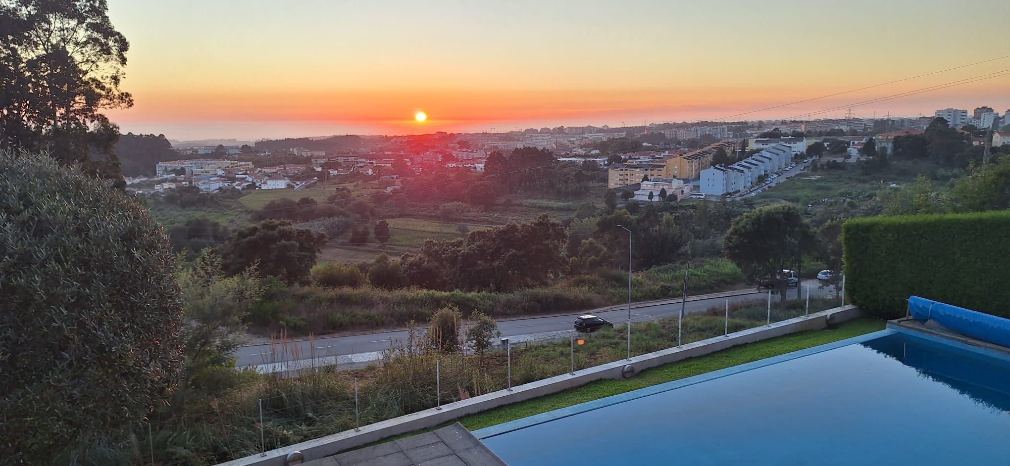 Moradia 4 frentes com piscina
